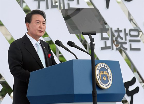 今月１５日の光復節（解放記念日）７７周年の祝辞で非核化合意以前でも北朝鮮に対する制裁の一部免除を推進することができるという内容の「大胆な構想」を明らかにする韓国の尹錫悦（ユン・ソクヨル）大統領。［写真　大統領室写真記者団］