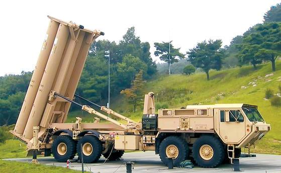 ２０１７年、慶尚北道星州郡（キョンサンブクド・ソンジュグン）のＴＨＡＡＤ（高高度防衛ミサイル）基地に配備されたＴＨＡＡＤ発射台。［写真　写真共同取材団］