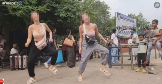 写真 インドで露出が多い衣装を着て踊る韓国の女性ｂｊ Joongang Ilbo 中央日報