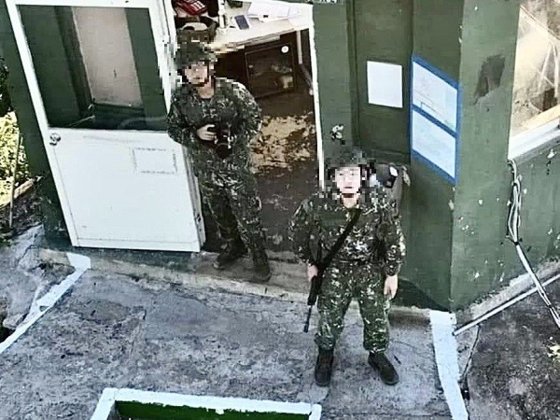 今月１６日、中国福建省アモイ（厦門）市から約４．５キロメートル離れた台湾の二胆島に中国のドローンが飛来して哨兵を撮影した。［写真　ツイッター　キャプチャー］
