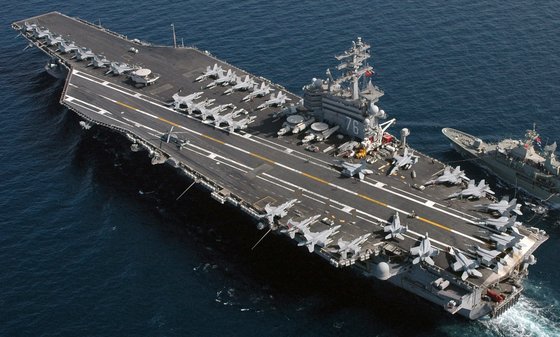 米海軍の原子力空母「ロナルド・レーガン」　米海軍