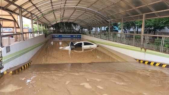 地下駐車場の昼の様子　［写真　慶尚北道消防本部］