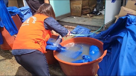 台風１１号通過後 １万トンのゴミの山 悪夢のよう 浦項の各地で涙 ２ Joongang Ilbo 中央日報