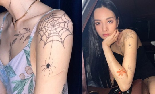 体のあちこちにタトゥーを入れたナナ。［写真　ナナのインスタグラム］