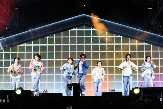 ウェルカム・トゥ・マイ・シティ」 完全体のBTS、釜山を盛り上げる