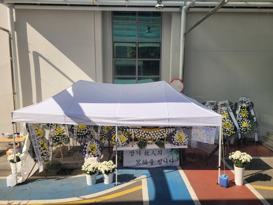 京畿道平沢市のＳＰＬ製パン工場に設けられ野外焼香所。キム・ナムヨン記者