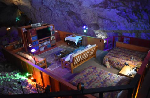 グランドキャニオン洞窟モーテルの様子。［写真　Ｇｒａｎｄ　Ｃａｎｙｏｎ　Ｃａｖｅｒｎｓホームページ　キャプチャー］