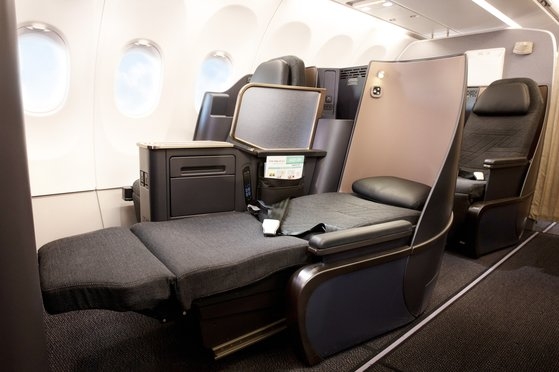 大韓航空はフルフラットビジネス座席を装着したエアバスＡ３２１ｎｅｏを導入して運航すると明らかにした。Ａ３２１ｎｅｏのビジネス座席。　写真＝大韓航空