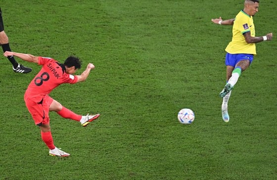 ５日（現地時間）、９７４スタジアムで２０２２カタールＷ杯１６強戦の韓国－ブラジル戦が行われた。後半にゴールを決めた白昇浩（ペク・スンホ）。　キム・ヒョンドン記者