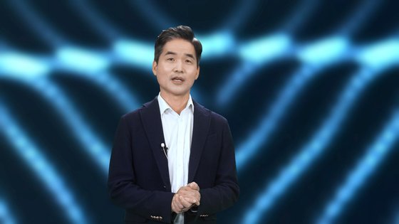 ５月、サムスンリサーチのスン・ヒョンジュン研究所長が第１回「サムスン６Ｇフォーラム（Ｓａｍｓｕｎｇ　６Ｇ　Ｆｏｒｕｍ）」で挨拶をしている。［写真　サムスン電子］