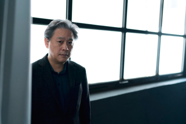 映画『別れる決心』のパク・チャヌク監督。［写真　ＣＪ　ＥＮＭ］