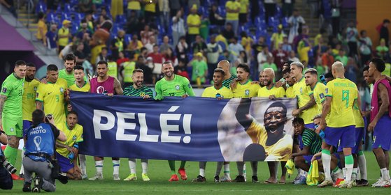 ペレの回復を祈るブラジルサッカー代表チーム　（写真＝聯合ニュース）