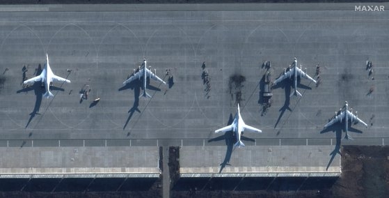 ４日、衛星写真で撮影されたロシアのエンゲリス空軍基地　写真＝マクサーテクノロジーズ