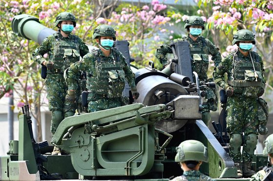 台湾の女性軍人の姿。［ＡＦＰ＝聯合ニュース］