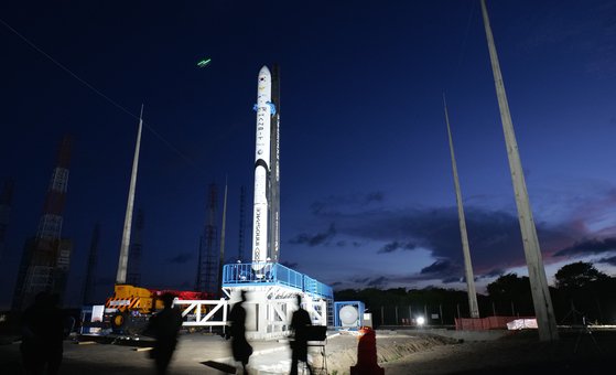 ブラジルの宇宙発射場に設置されたイノスペースの試験発射体「ハンビット－ＴＬＶ」［写真　イノスペース］