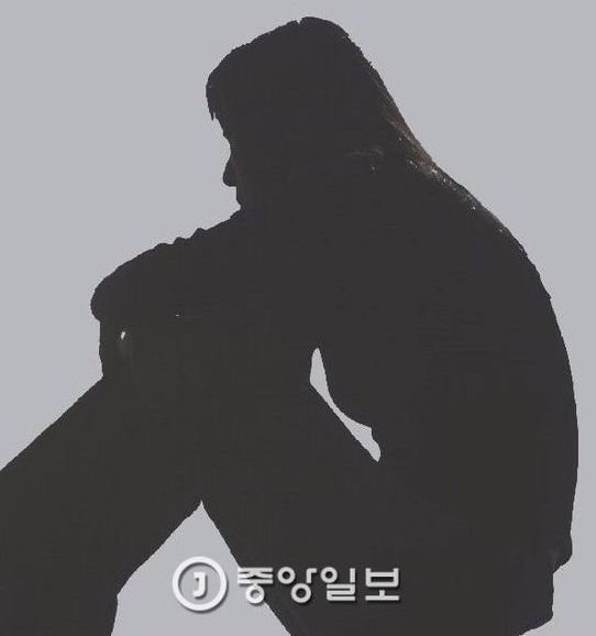 自殺関連イメージ　［中央フォト］