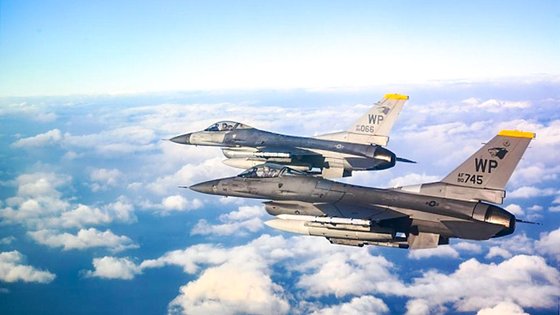 米軍、中国・ロシア軍用機のＫＡＤＩＺ進入翌日にＦ１６実射撃訓練。［写真　米第８戦闘飛行団］