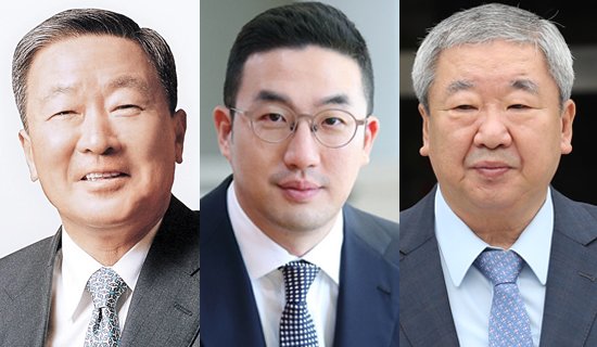 ＬＧグループの故具本茂元会長（左）、ＬＧグループの具光謨会長（中央）、フィソングループの具本綾会長。［写真　ＬＧグループ］