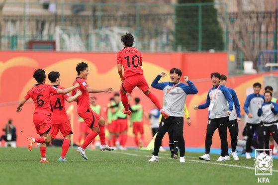 中国に勝利してＷ杯出場権を獲得したＵ－２０韓国代表　写真＝大韓サッカー協会