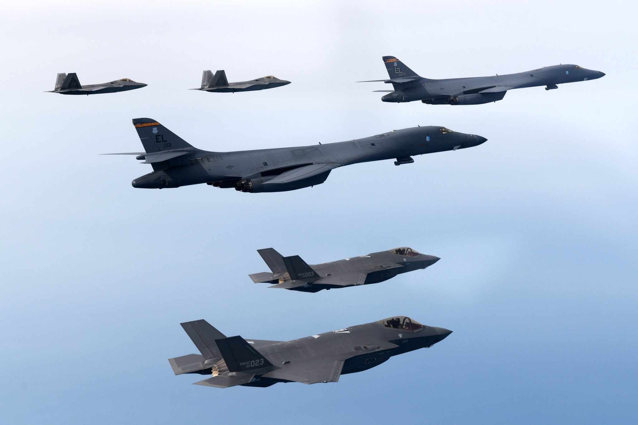 韓国のＦ－３５Ａとともに訓練する米国［写真　韓国国防部］