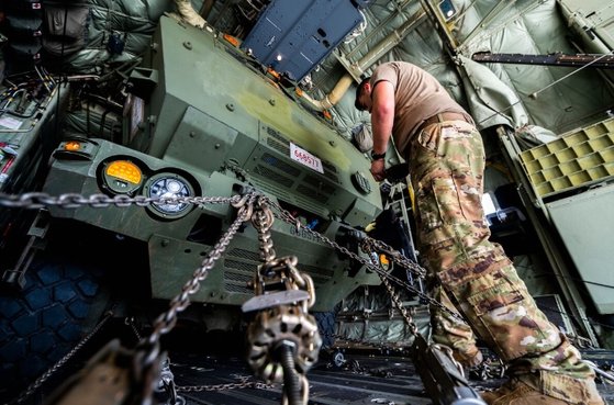 米国第７空軍が公開したハイマース輸送作戦。［写真　米空軍烏山（オサン）キャンプ　ホームページ　キャプチャー］