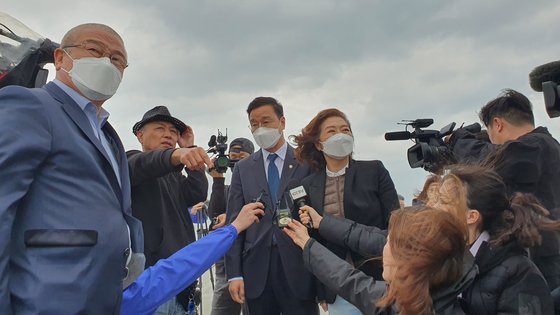 共に民主党「福島原発汚染水対策団」所属の尹永徳（ユン・ヨンドク）議員、魏聖坤（ウィ・ソンゴン）議員、梁李媛瑛（ヤン・イ・ウォンヨン）議員、尹才ガプ（ユン・ジェガプ）議員が７日、福島を訪問した。　［梁李媛瑛議員室提供］