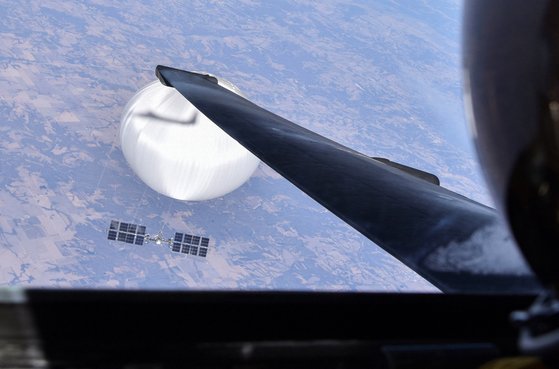 米国領空で撮影した中国の偵察気球。ロイター＝聯合ニュース
