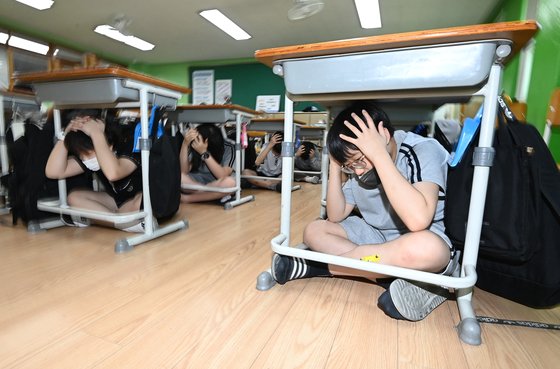 地震避難教育を受ける韓国の中学生。［写真　ニューシス］