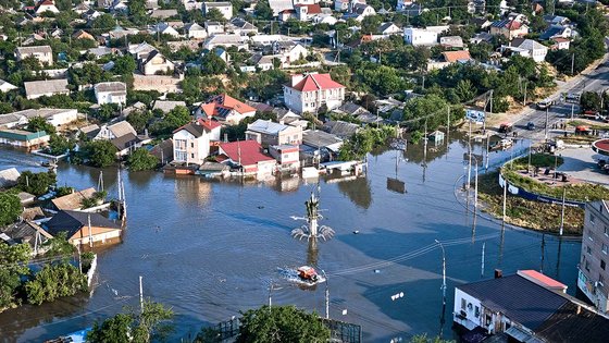 ダム破壊で水に浸ったウクライナ南部地域の様子。［写真　ＡＰ＝聯合ニュース］