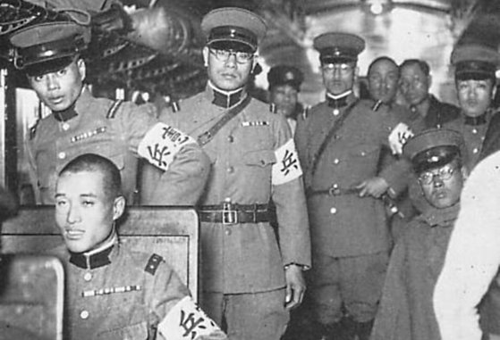 第２次世界大戦当時の日本憲兵隊将校　［写真　中央フォト］