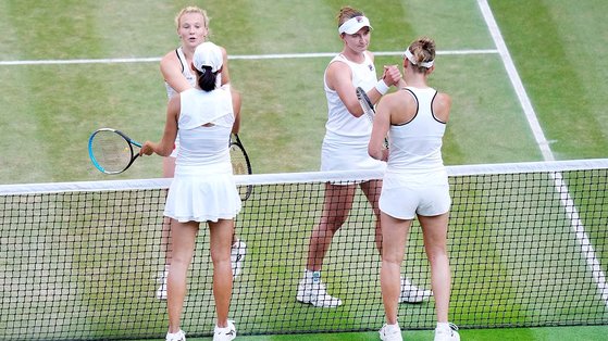 ウィンブルドン選手権、女子ダブルス決勝戦。［写真　ＡＰ＝聯合ニュース］