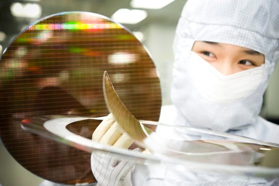 ＳＫハイニックスの半導体生産現場。［写真　ＳＫハイニックス］