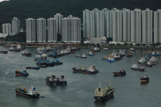 台風４号に備えて停泊中の香港のボート［写真　ＡＦＰ＝聯合ニュース］