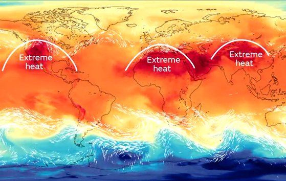 米国と欧州、アジアなど北半球が深刻な猛暑に見舞われている。赤い部分はヒートドームのため１６日基準で高温になった地域。　［英国気象庁　ツイッター　キャプチャー］