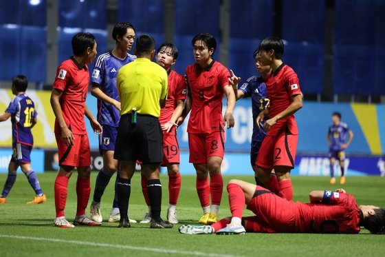韓国Ｕ－１７（１７歳以下）代表は先月、Ｕ－１７アジアカップ決勝で日本に０－３で敗れた。不公正判定があったものの、韓国サッカーは最近、日本に５試合連続で０－３の惨敗を喫している。　写真＝大韓サッカー協会