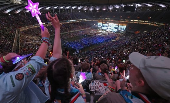 １１日、ソウルワールドカップ競技場でＫ－ＰＯＰスーパーライブコンサートが開かれている。［写真　韓国文化体育観光部］