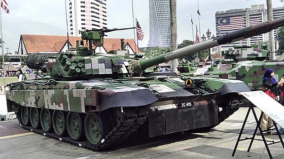 韓国産Ｋ１との競合で勝ってマレーシア軍が運用した最初のＭＢＴ　ＰＴ－９１Ｍ。ポーランドが免許生産したＴ－７２を基盤にした第３世代戦車。