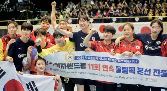 女子ハンドボール韓国代表が２３日、広島で行われた２０２４パリオリンピック（五輪）アジア予選最終第４戦で日本に勝利し、１１大会連続オリンピック本大会進出を決めた。　写真＝大韓ハンドボール協会