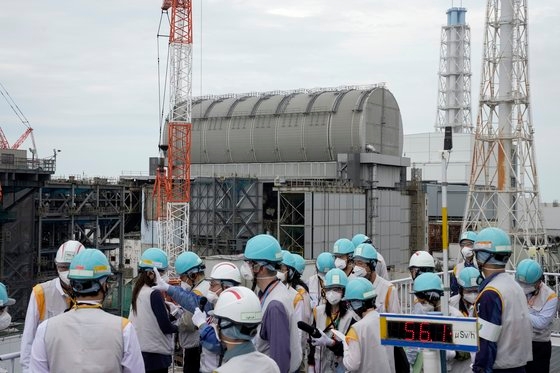 東京電力は今月２１日、海外メディアを福島第一原発二招待して汚染水を薄めて放流する設備を公開する行事を行った。イ・ヨンヒ特派員