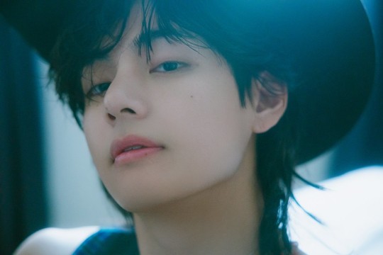ＢＴＳのＶ［写真　ＢＩＧＨＩＴ　ＭＵＳＩＣ］