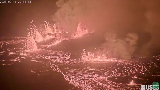 １１日午後８時１６分のキラウエア火山の状況。［ＵＳＧＳユーチューブ　キャプチャー］