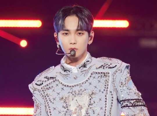 グループＳＨＩＮｅｅのメンバー、ＫＥＹ。［写真　ＳＭエンターテインメント］