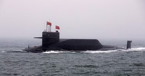 中国の攻撃型原子力潜水艦「０９３型」。［写真　ロイター＝聯合ニュース］