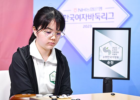 ２０１９年に日本囲碁史上最年少プロ棋士になった仲邑菫三段　［写真　韓国棋院］