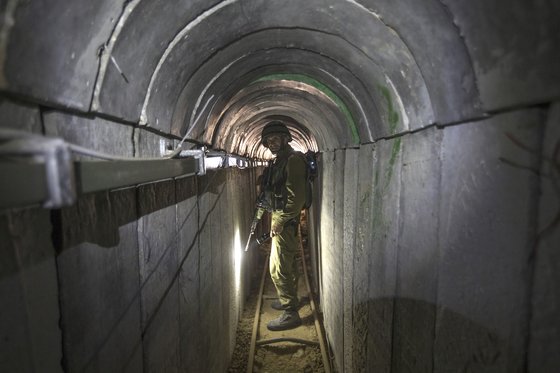 過去にイスラエル軍がメディアに公開したガザ地区境界の地下トンネル／ＡＰ＝聯合