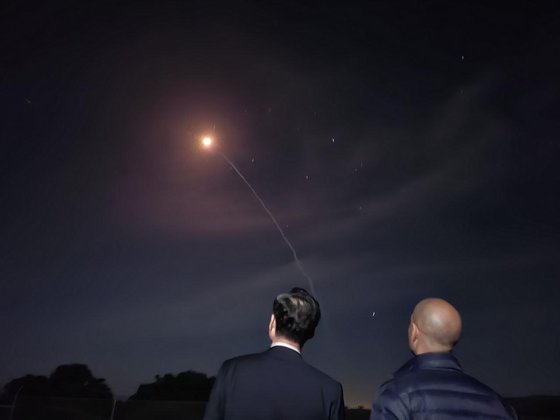 韓国国防部のホ・テグン国防政策室長は１０月３１日（現地時間）、米カリフォルニア州バンデンバーグ空軍基地で、ＮＣＧ米側代表のナラン宇宙政策首席副次官補と共に大陸間弾道ミサイル（ＩＣＢＭ）「ミニットマン３」の試験発射を参観した。国防部