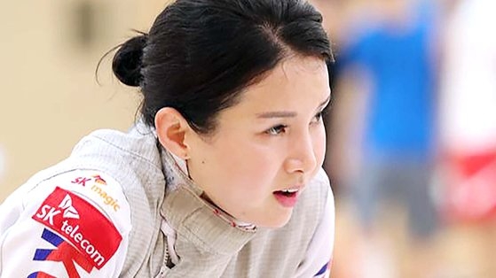 ２０１８アジア競技大会ジャカルタ－パレンバン大会出場を控えて訓練中の元フェンシング韓国女子代表ナム・ヒョンヒさん。中央フォト