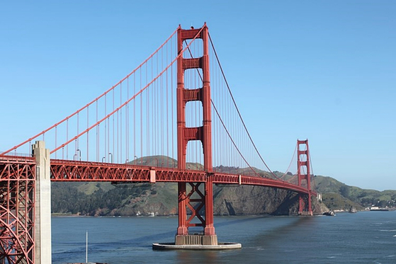 米サンフランシスコの象徴的な観光名所ゴールデンゲートブリッジ　［ゴールデンゲートブリッジ　ホームページ　キャプチャー］