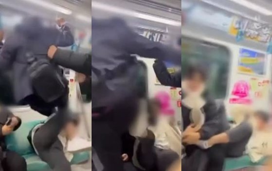 泥酔男が地下鉄列車内で「飛び蹴り」している姿。［写真　ＪＴＢＣ、情報提供者］