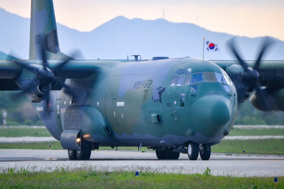 空軍のＣ－１３０Ｊ輸送機。今年４月、スーダン内の韓国国民を退避させるのにＣ－１３０Ｊが投入された。